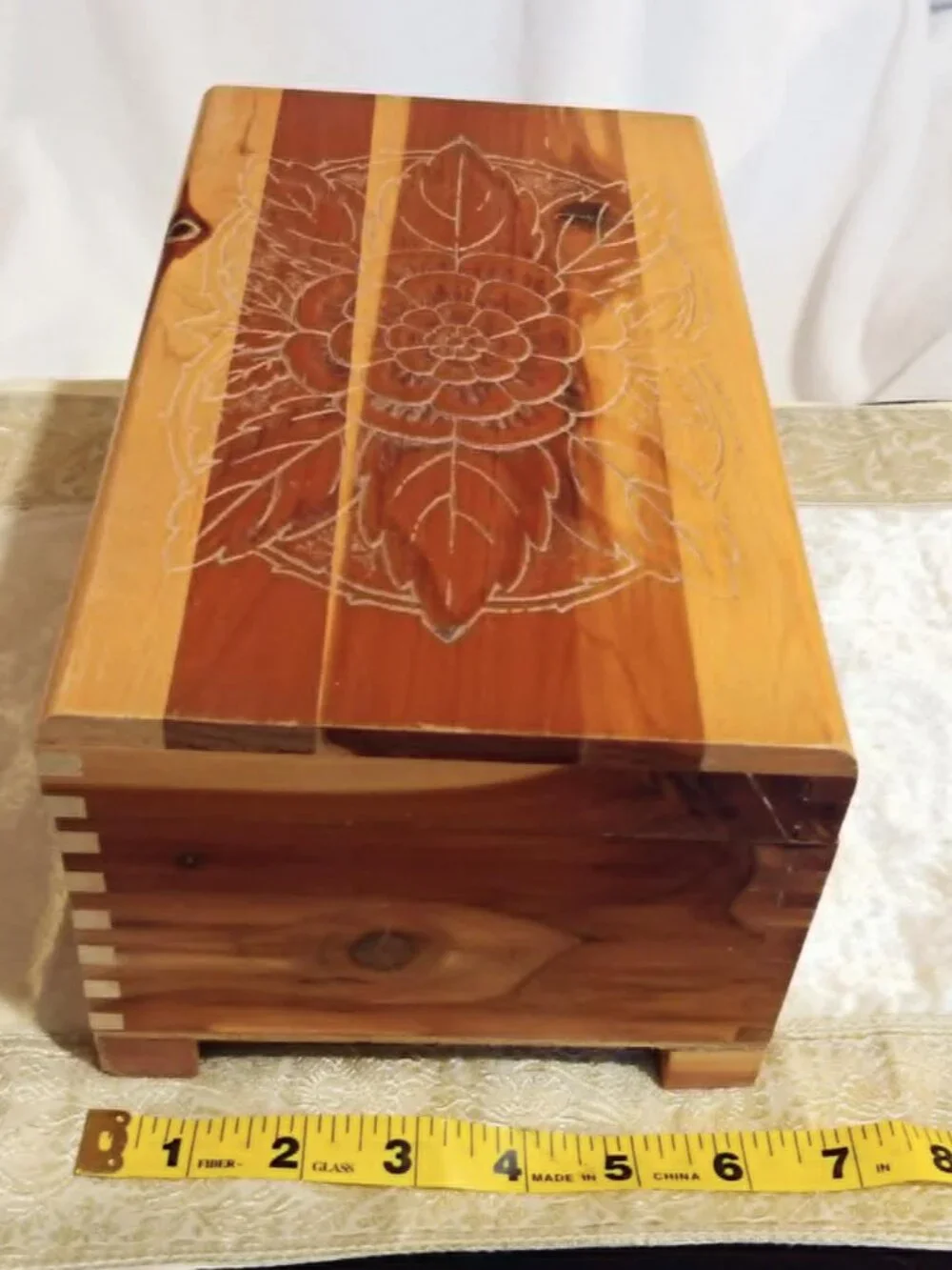 Beautiful Knotty Pine Etched Vintage Handcrafted Jewelry Keepsake Treasure Box